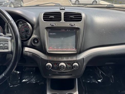 Used 2020 Dodge Journey Crossroad FWD image 2