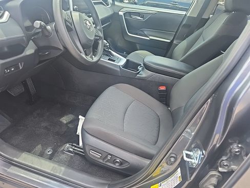 Used 2025 Toyota RAV4 XLE AWD/4WD image 8