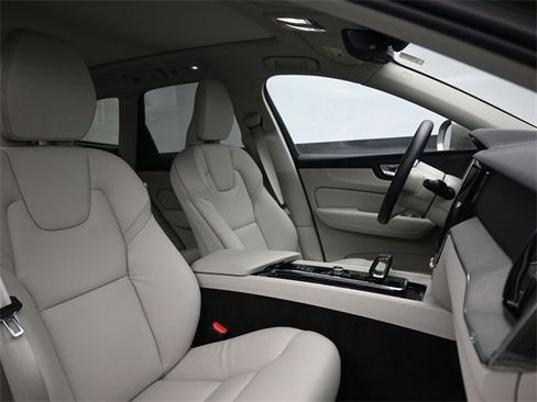 Used 2023 Volvo XC60 B5 Plus w/ Protection Package image 34