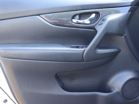 Used 2018 Nissan Rogue SV FWD image 9