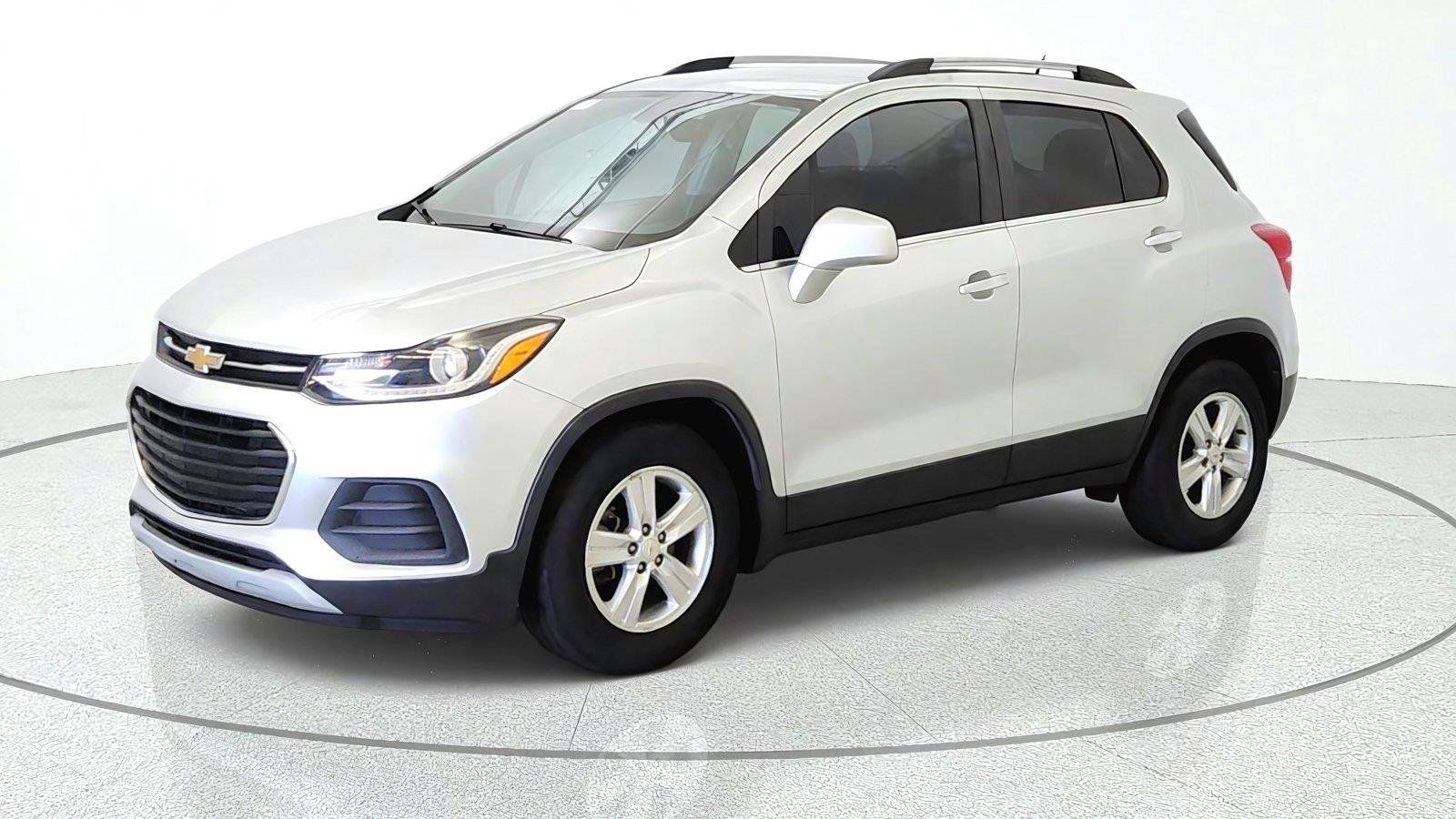 Used 2020 Chevrolet Trax LT w/ LT Convenience Package FWD image 4