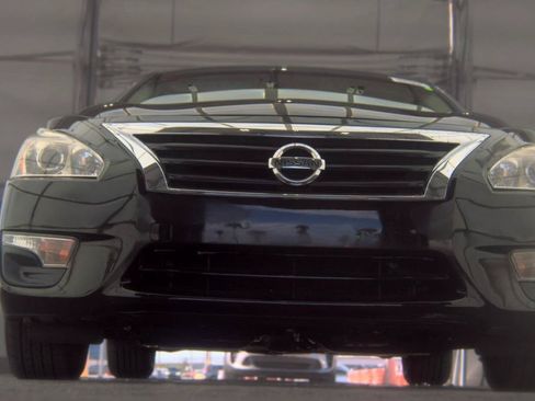 Used 2014 Nissan Altima 2.5 S w/ Display Audio Package FWD image 3