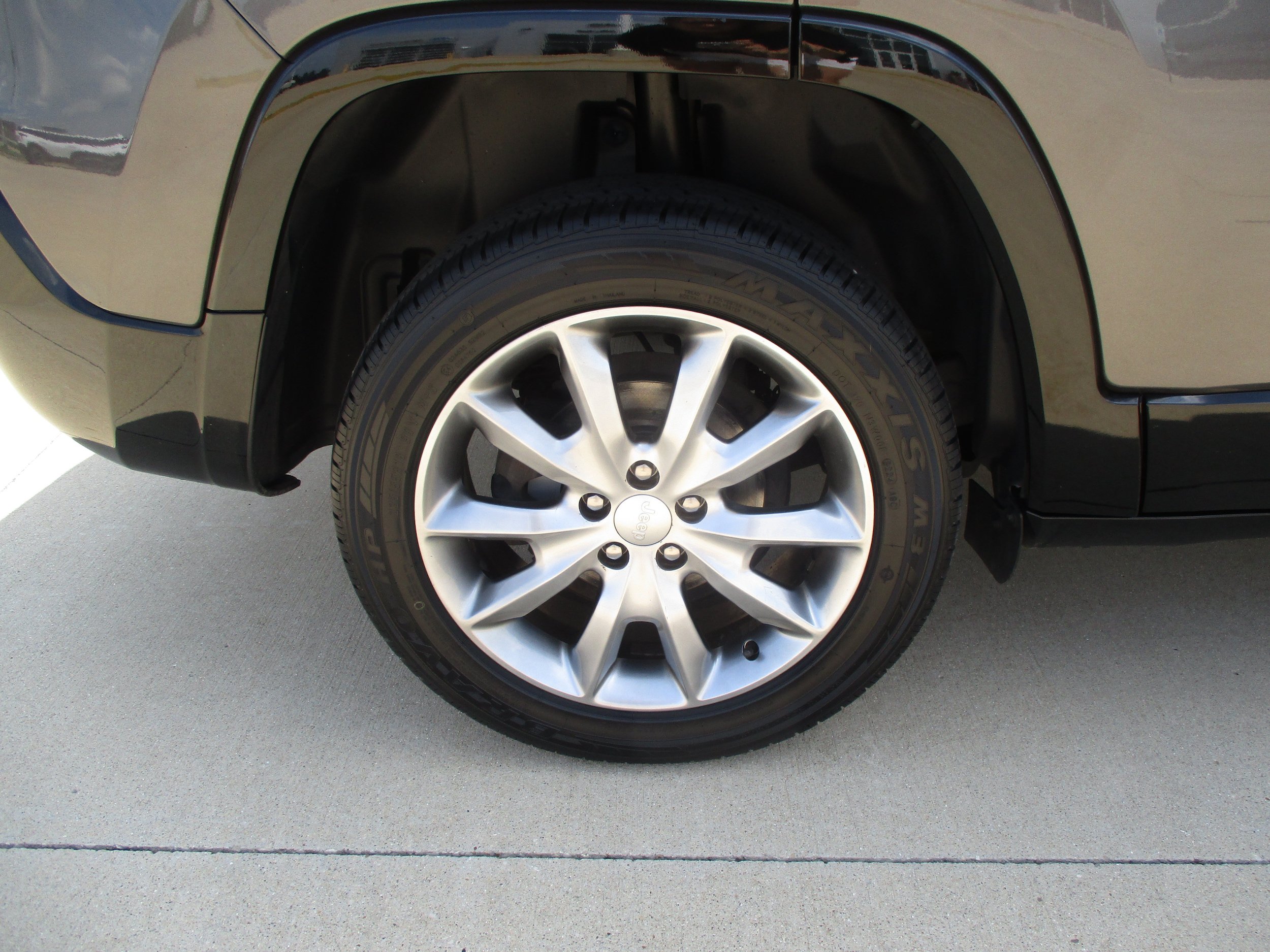 Used 2018 Jeep Cherokee Latitude FWD image 9