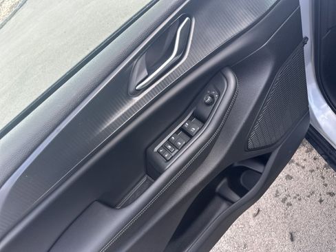 New 2025 Jeep Grand Cherokee Altitude image 16