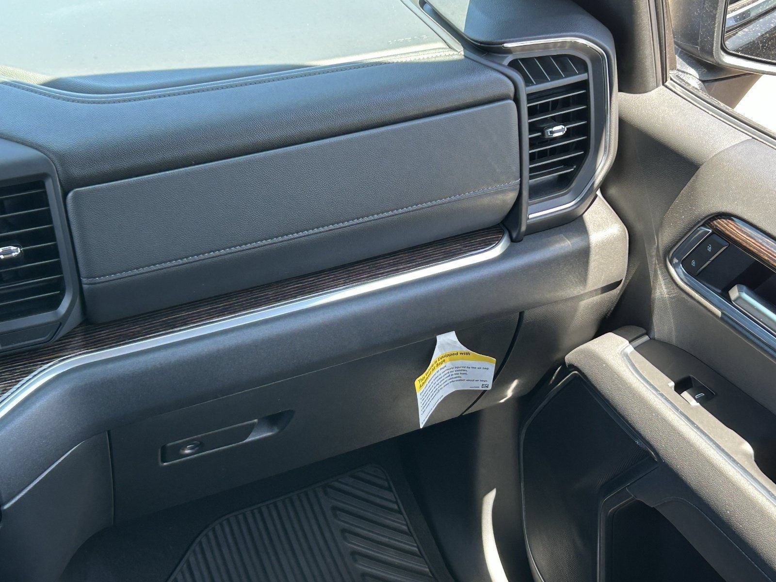 Certified 2025 GMC Sierra 1500 SLE RWD image 18