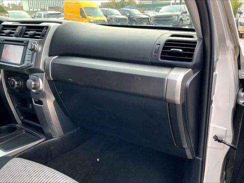 Used 2014 Toyota 4Runner SR5 image 38