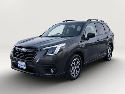 Used 2022 Subaru Forester Premium AWD/4WD image 3