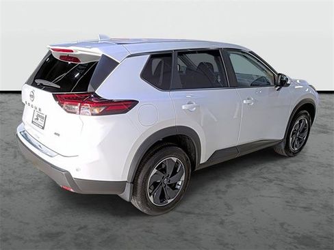 Used 2025 Nissan Rogue SV AWD/4WD image 4