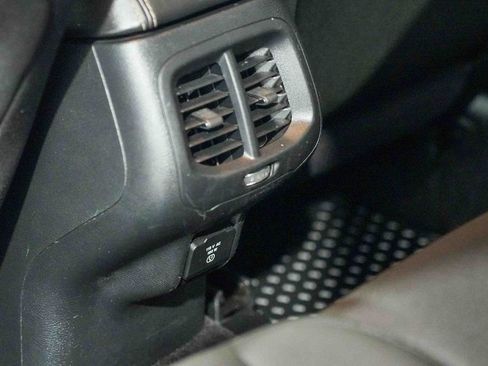 Used 2016 Jeep Cherokee Latitude w/ Safety/Convenience Group image 19