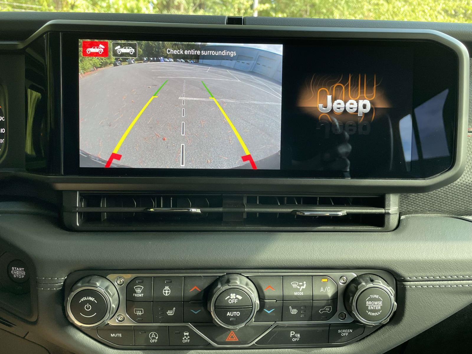 Certified 2025 Jeep Wrangler Unlimited Rubicon AWD/4WD image 28