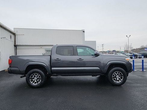 Used 2019 Toyota Tacoma SR image 6