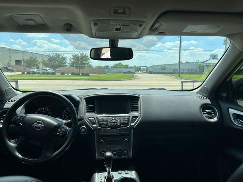 Used 2018 Nissan Pathfinder SL w/ SL Premium Package FWD image 13