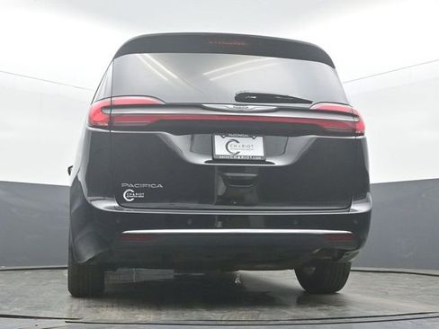 Used 2025 Chrysler Pacifica Select image 50