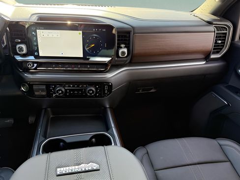 Certified 2024 Chevrolet Silverado 2500 High Country w/ High Country Premium Package image 9