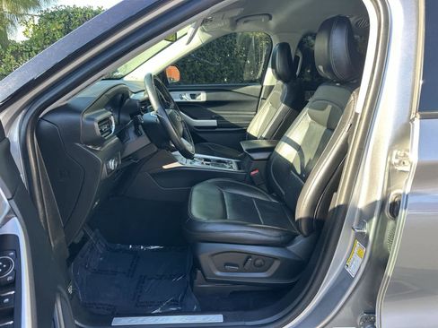 Used 2022 Ford Explorer Limited image 11