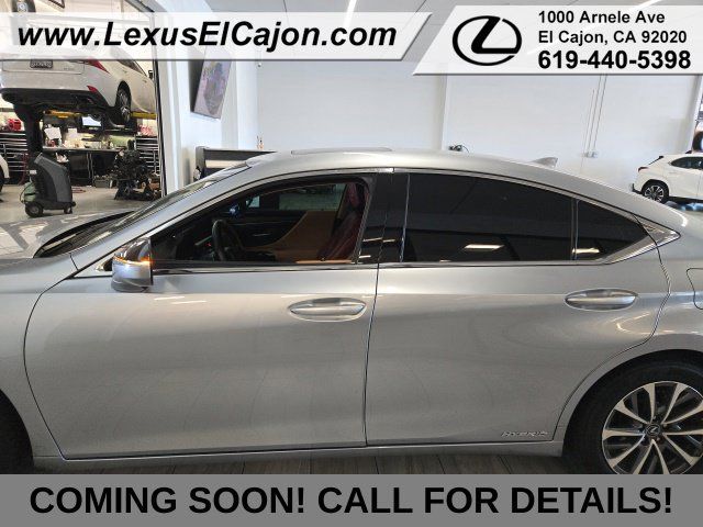 Used 2022 Lexus ES 300h w/ Accessory Package FWD image 2