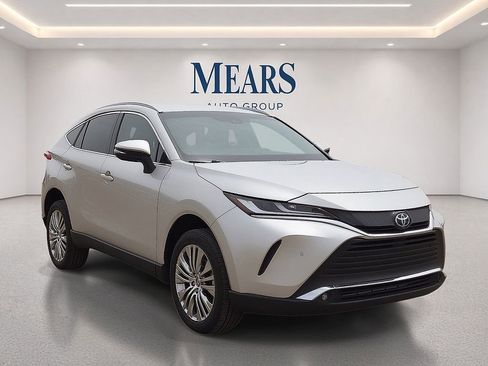 Used 2023 Toyota Venza XLE AWD/4WD image 7