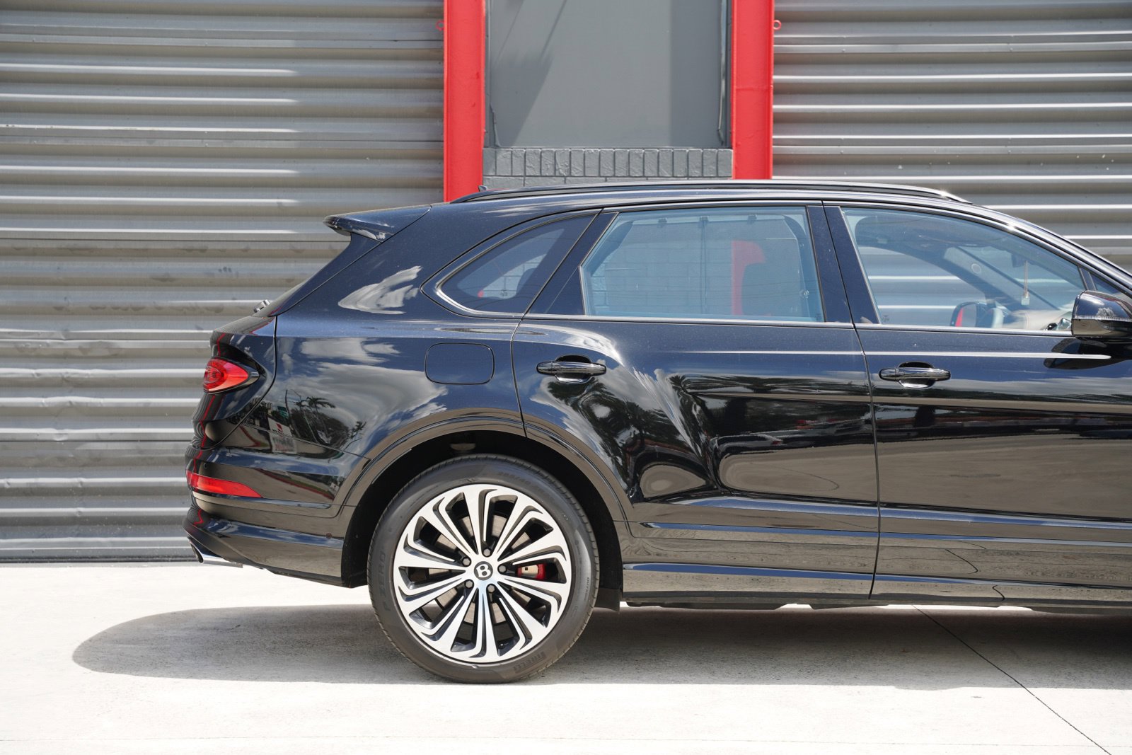 Used 2023 Bentley Bentayga AWD/4WD image 3