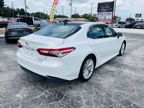 Used 2019 Toyota Camry XLE FWD image 8