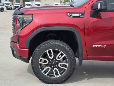 Used 2022 GMC Sierra 1500 AT4 w/ Technology Package AWD/4WD image 9