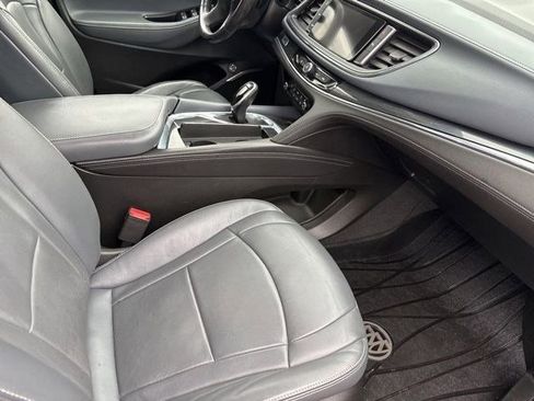 Used 2019 Buick Enclave Essence image 39