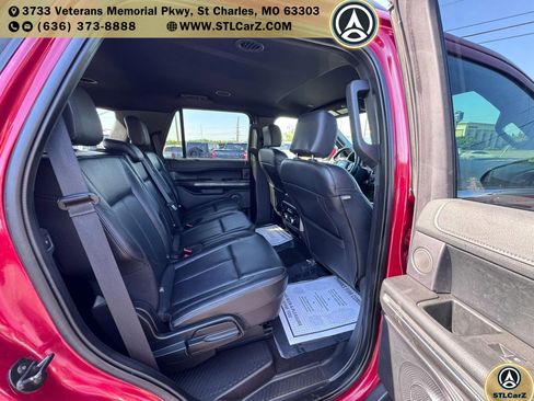 Used 2019 Ford Expedition XLT w/ Equipment Group 202A AWD/4WD image 14