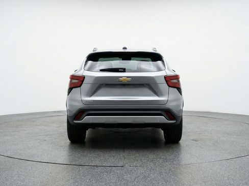 Used 2025 Chevrolet Trax LT FWD image 7