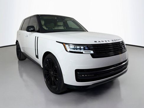 Used 2025 Land Rover Range Rover SE AWD/4WD image 3