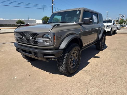 Used 2025 Ford Bronco Badlands AWD/4WD image 3