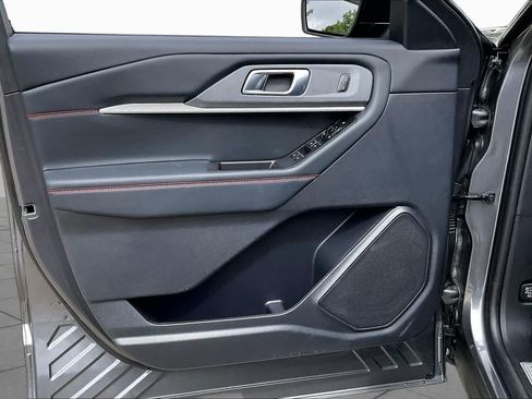 Used 2025 Ford Explorer ST-Line RWD image 21