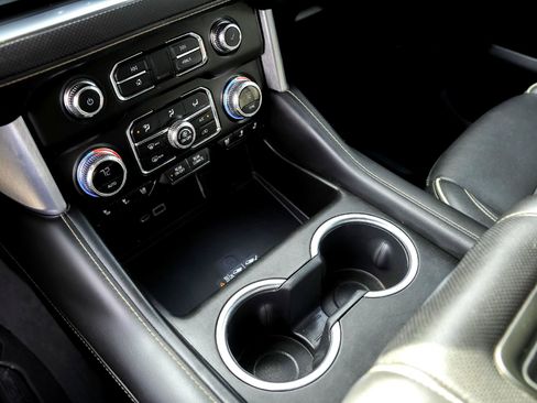 Used 2021 GMC Yukon SLT w/ Rear Media and Nav Package image 19