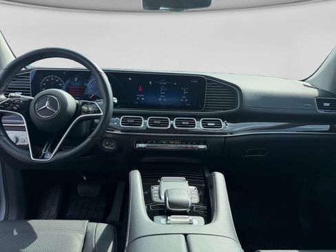 Used 2025 Mercedes-Benz GLS 450 4MATIC image 26