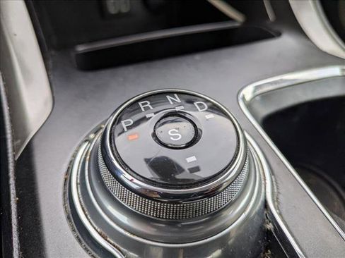 Used 2019 Ford Fusion SE image 12