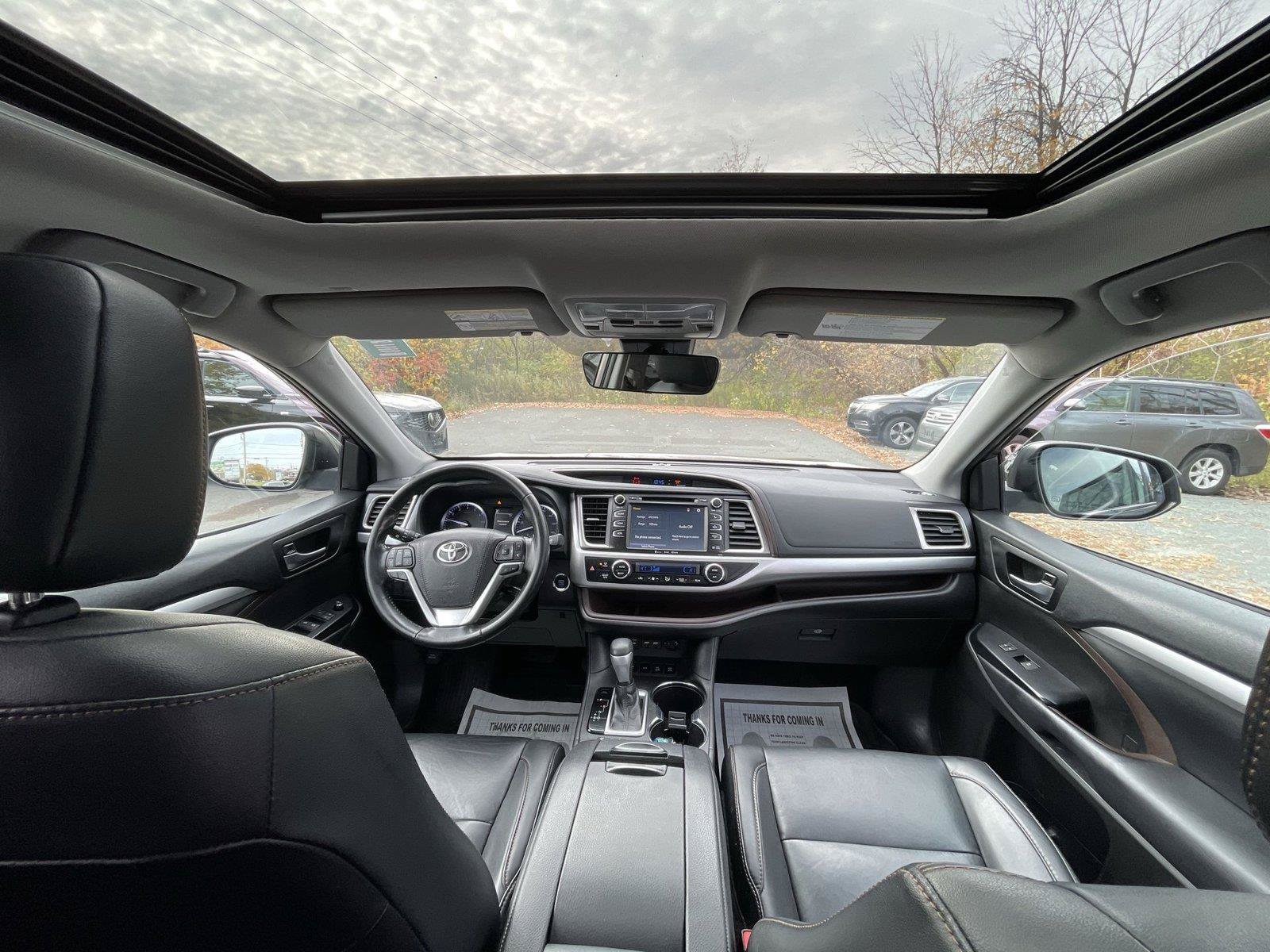 Used 2019 Toyota Highlander XLE AWD/4WD image 32