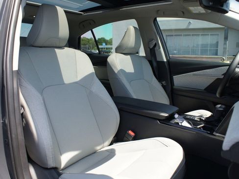 Used 2025 Toyota Camry XLE FWD image 23