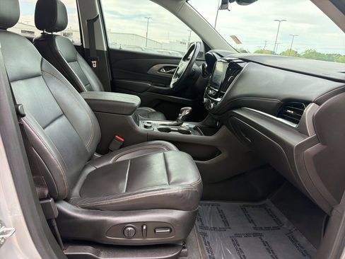 Used 2021 Chevrolet Traverse RS image 33