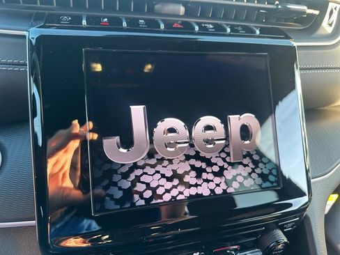 New 2025 Jeep Grand Cherokee Laredo X image 19