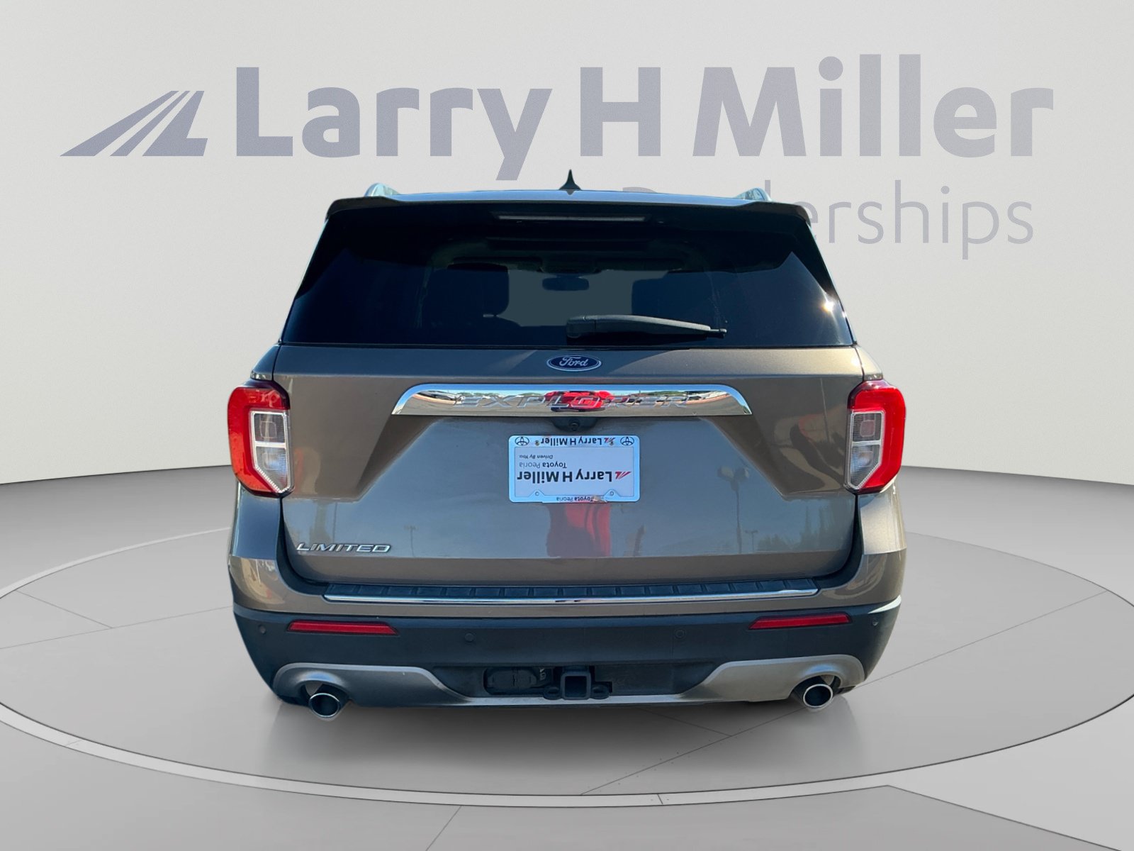 Used 2021 Ford Explorer Limited w/ Equipment Group 301A RWD image 4