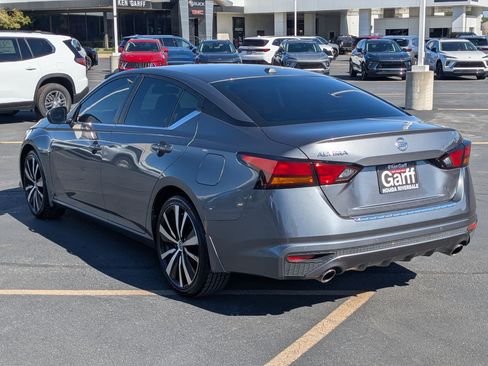 Used 2022 Nissan Altima 2.5 SR FWD image 8