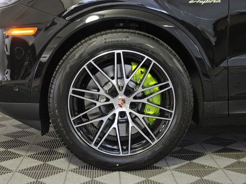 Certified 2026 Porsche Cayenne image 40