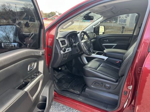 Used 2017 Nissan Titan PRO-4X w/ Pro-4x Convenience Package image 14