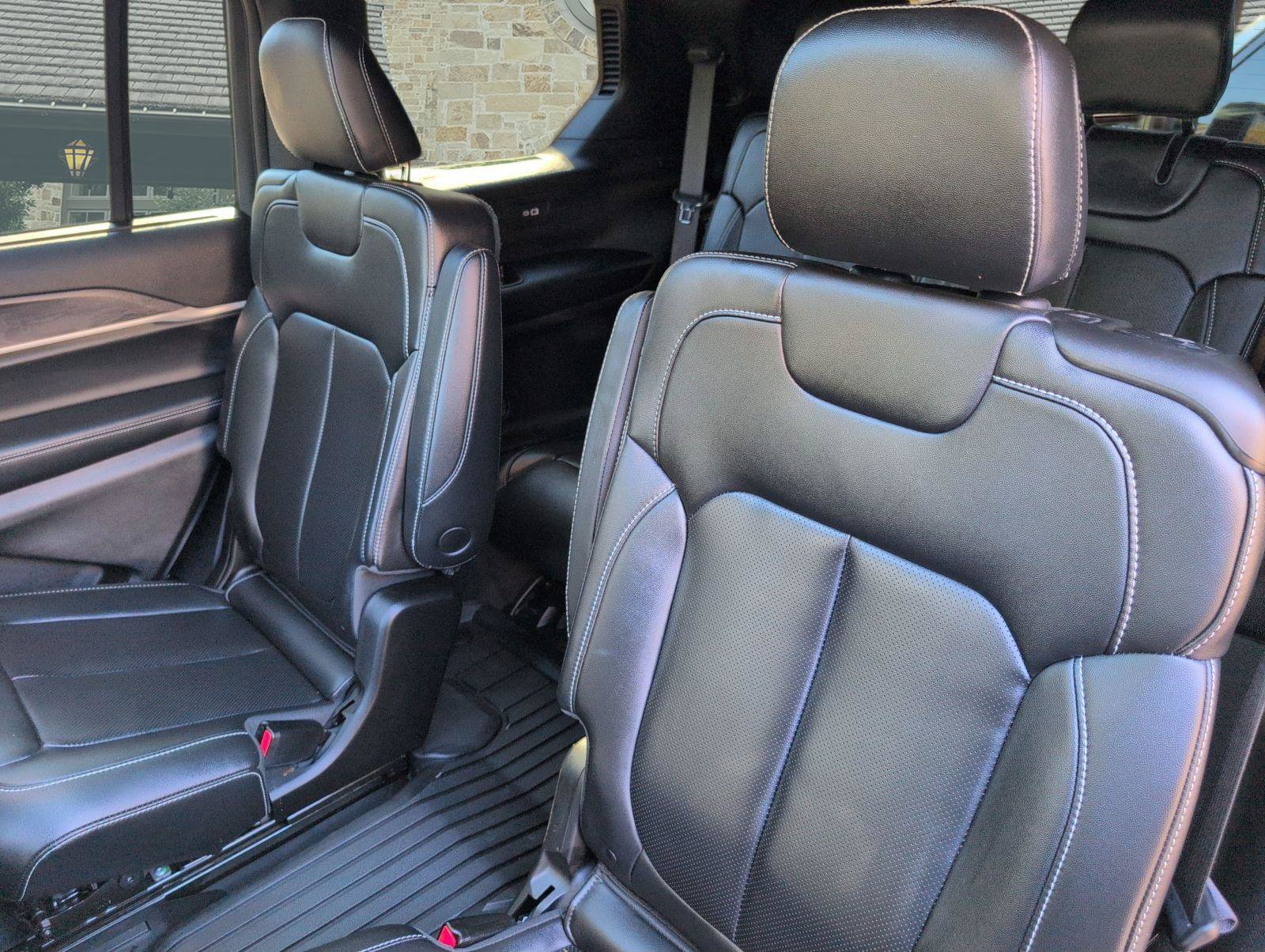 Used 2025 Jeep Grand Cherokee L Limited w/ Luxury Tech Group II AWD/4WD image 18