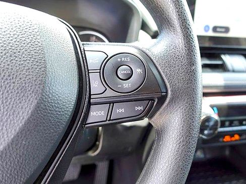 Used 2025 Toyota RAV4 XLE AWD/4WD image 14