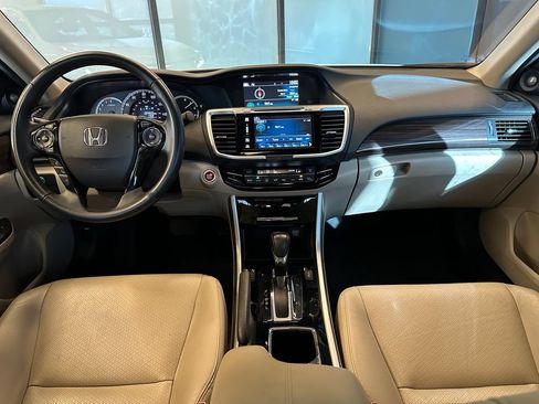 Used 2017 Honda Accord EX-L image 9