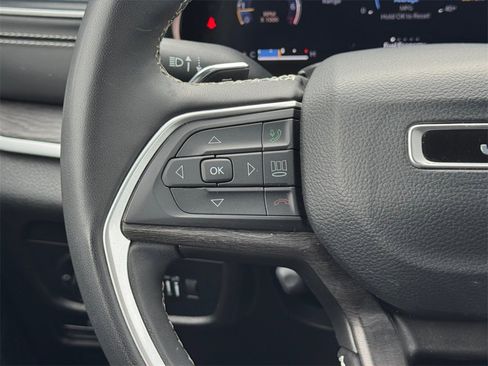 Used 2024 Jeep Grand Cherokee L Limited w/ Luxury Tech Group II image 21