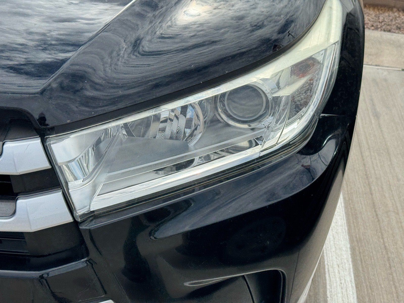 Used 2018 Toyota Highlander LE FWD image 6