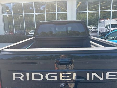 Used 2025 Honda Ridgeline Black Edition image 10