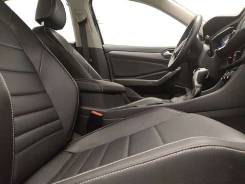 Used 2024 Volkswagen Jetta SE FWD image 21