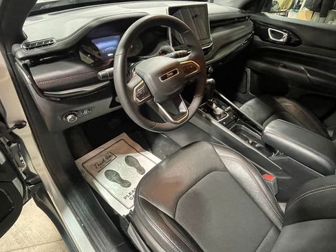 Used 2025 Jeep Compass Trailhawk image 9