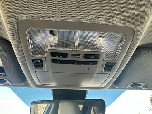 Used 2019 Toyota Highlander XLE AWD/4WD image 9